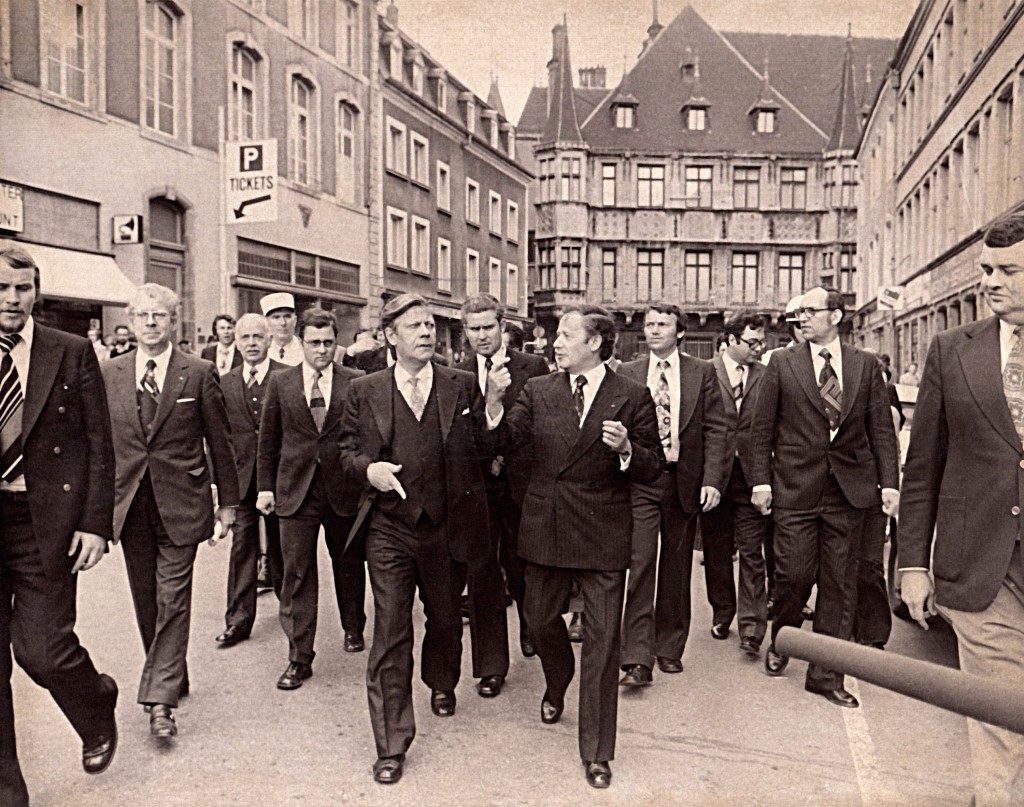 Visite d'État au Luxembourg du chancelier allemand Helmut Schmidt (au centre, côté gauche), le 15 mai 1975. Gaston Thorn (DP) est à ses côtés. (photo Roby Raus / DR)