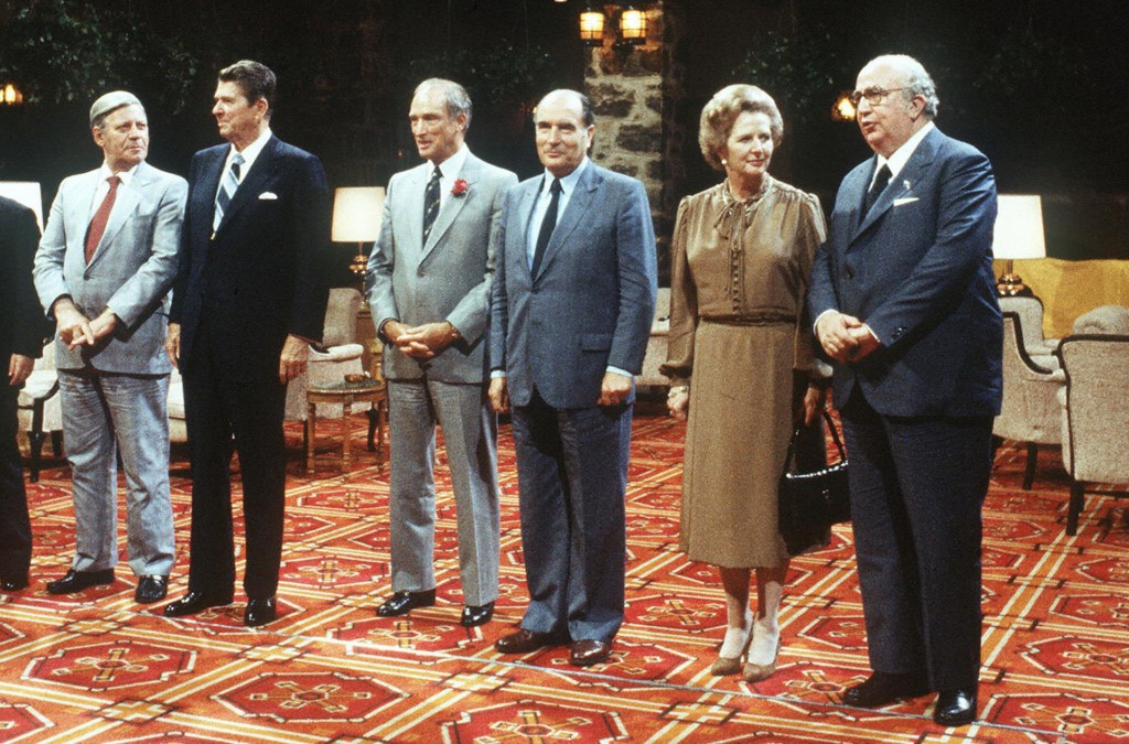 Le 18 juillet 1981, Helmut Schmidt (à gauche) figure aux côtés du président américain Ronald Reagan, du Premier Ministre canadien Pierre Elliott Trudeau, du président français François Mitterrand, du Premier ministre britannique Margaret Thatcher, du Premier ministre italien Giovanni Spadolini durant le sommet des pays les plus industrialisés, à Ottawa. (photo AFP)