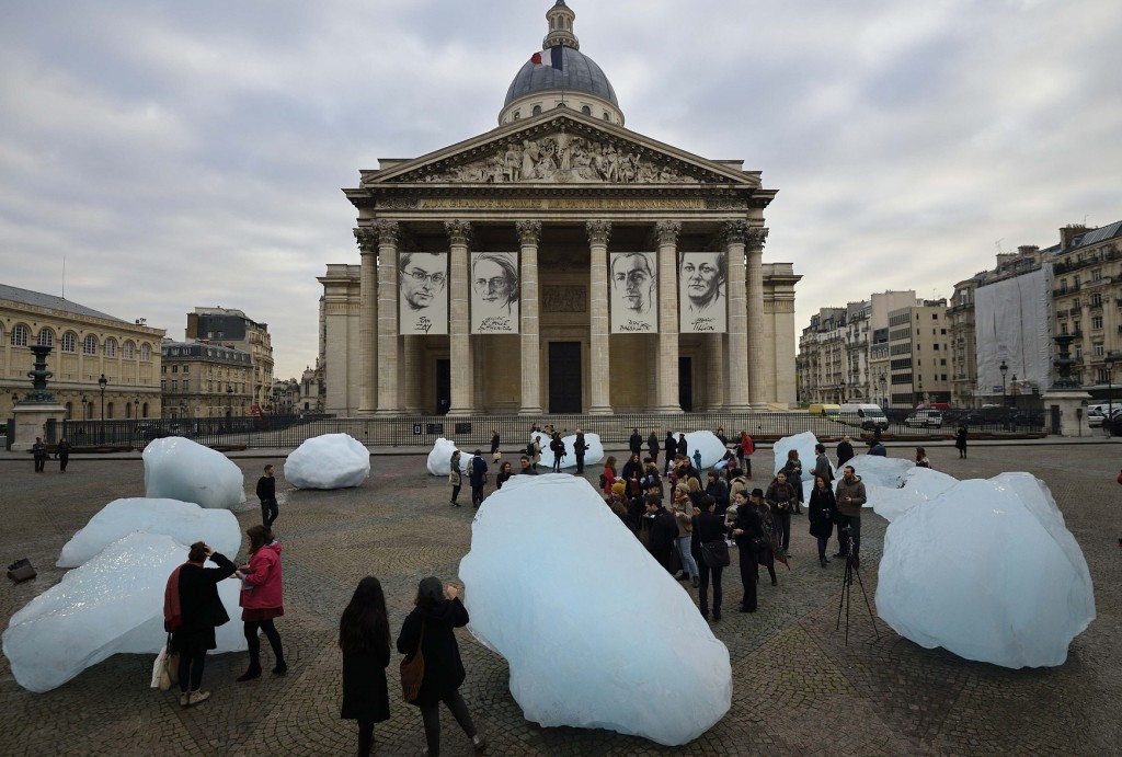 FRANCE-CLIMATE-WARMING-COP21-ART