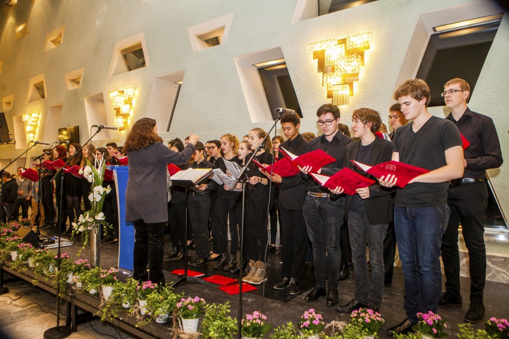 La chorale des jeunes du Conservatoire a donné le la, hier, lors des voeux à Luxembourg. (photo Tania Feller)