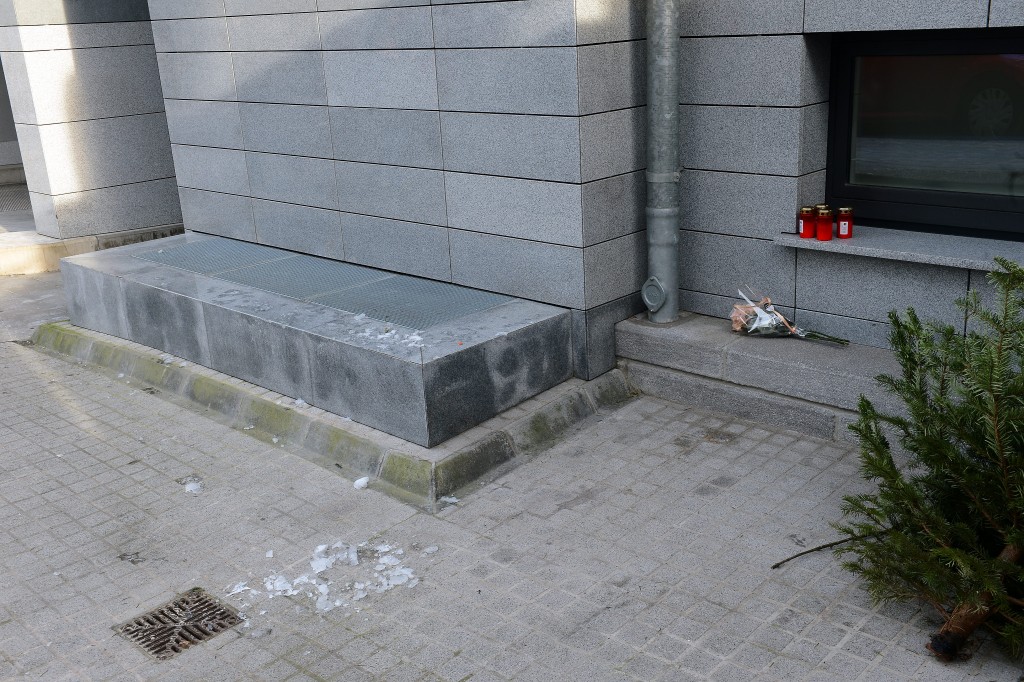 Le bébé et sa mère avaient été retrouvés dans un état grave, sur le trottoir, vendredi après-midi. (photo F.Pizzolante)