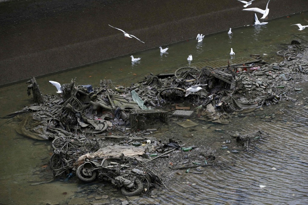 FRANCE-WATERWAYS-CANAL-MAINTENANCE