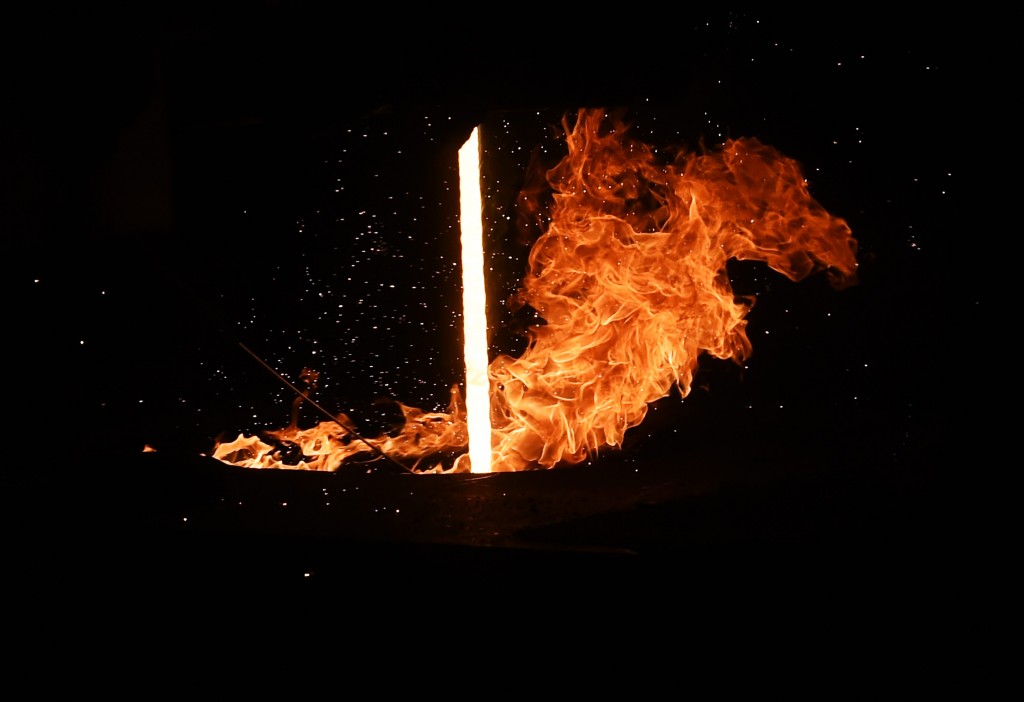 Le «brin», terme qui désigne l'acier qui commence à couler. (photo I.Finzi)