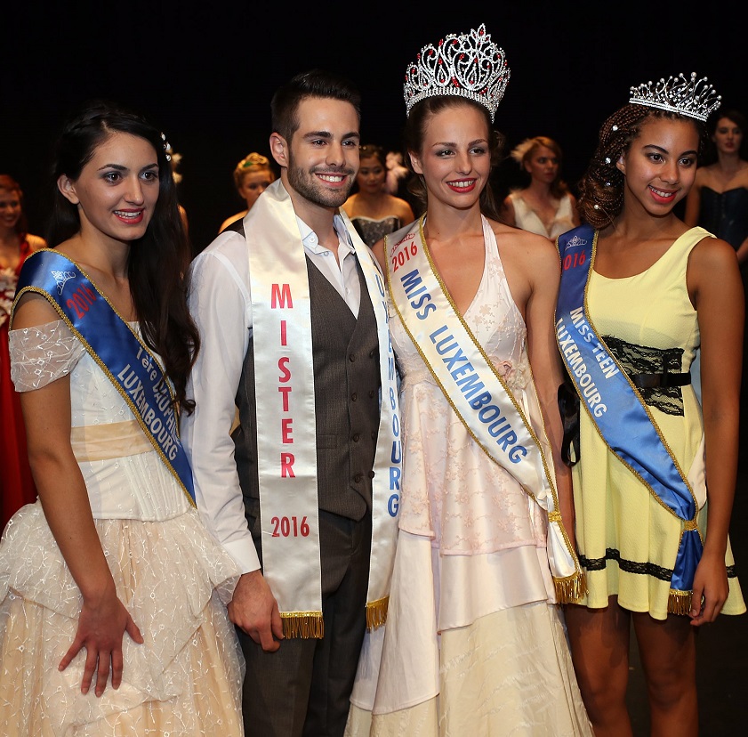 Ada Strock, Miss Luxembourg 2016, entourée de Sylvie Pereira sa 1ère dauphine, Nicolas Szturma, Mister Luxembourg 2016 et Esther Laby Miss Teen Luxembourg 2016. (photo archives Editpress/Didier Sylvestre)