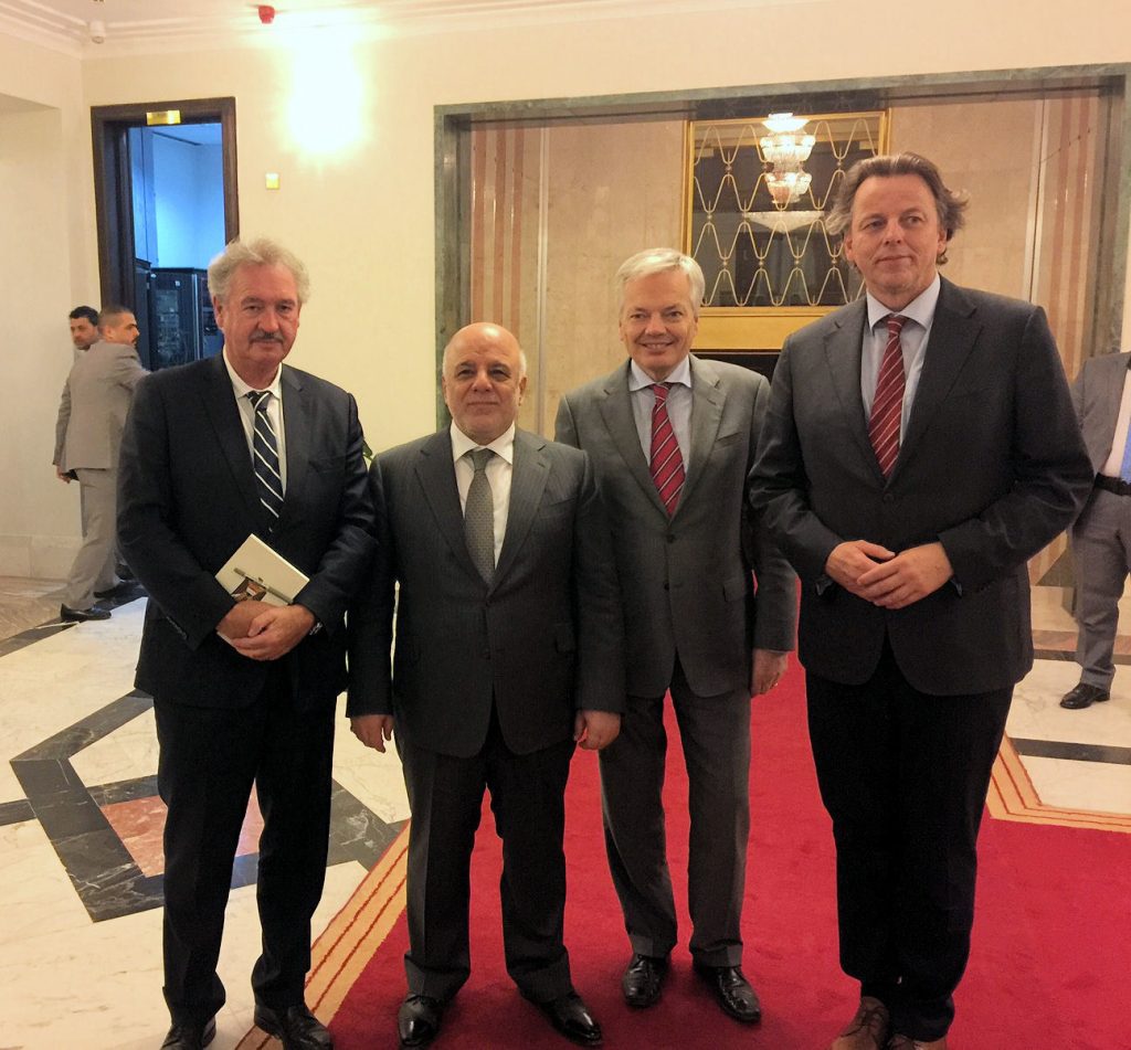 Les ministres des Affaires étrangères du Benelux, Jean Asselborn, Didier Reynders et Bert Koenders, avec le Premier ministre de l'Irak Haider Al-Abadi. (photo MAEE)