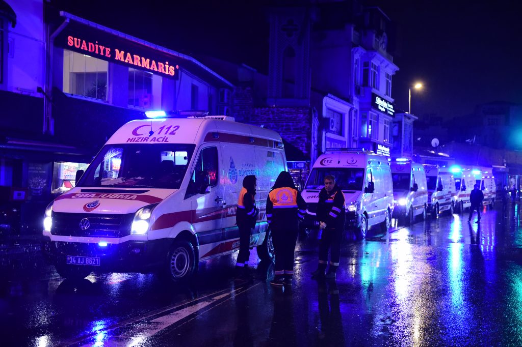 De nombreuses ambulances ont été dépêchées sur les lieux. (photo AFP)