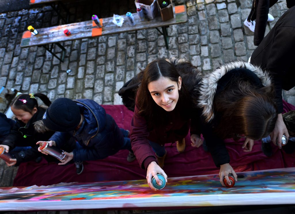 D'autres ont éveillé leur esprit créatif grâce au graffiti.