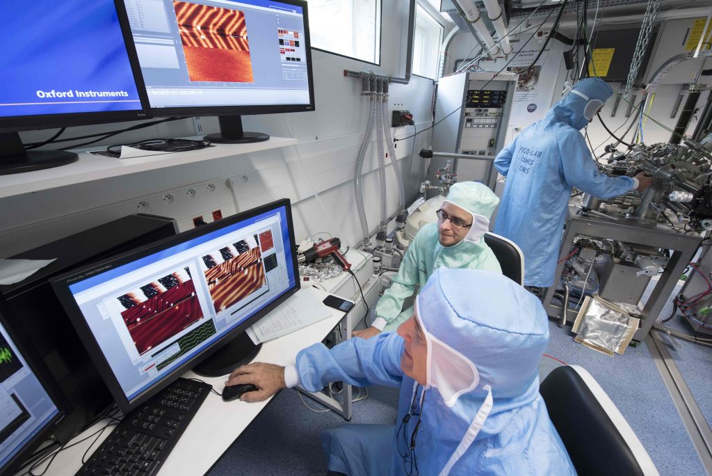 Les pilotes et co-pilotes agiront depuis une salle de contrôle située deux étages au-dessus de la "salle des machines". (photo CNRS)