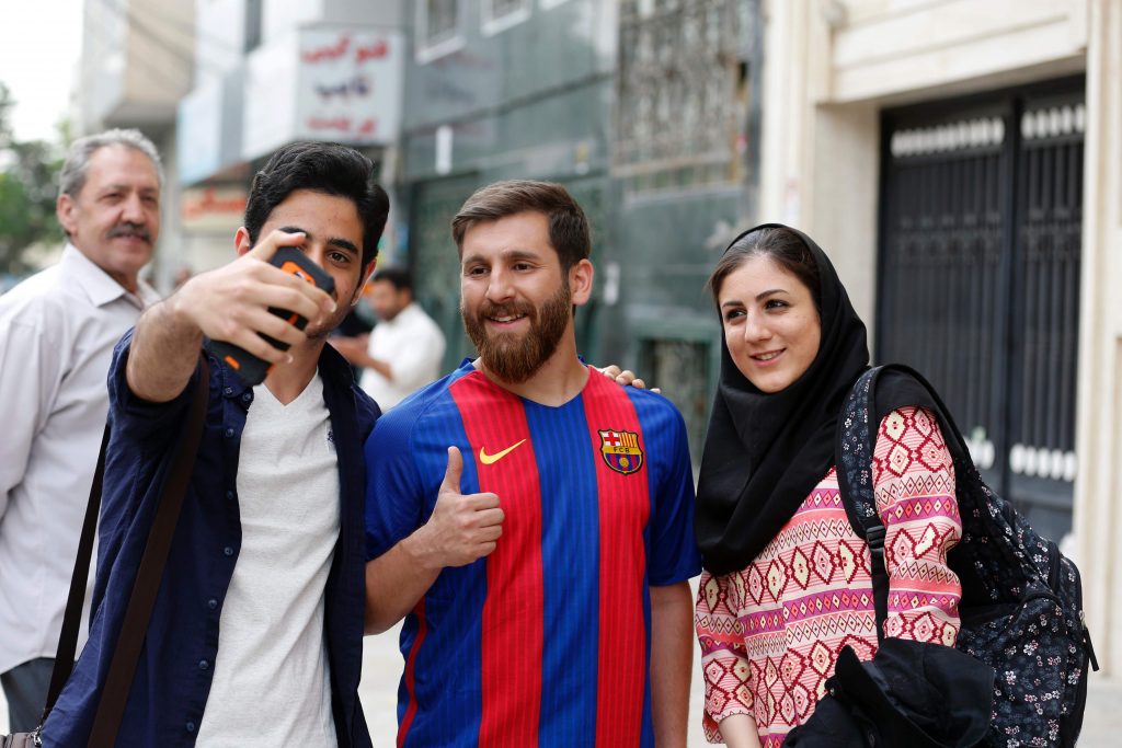 Séance selfie pour Reza Parastesh. (photo AFP)