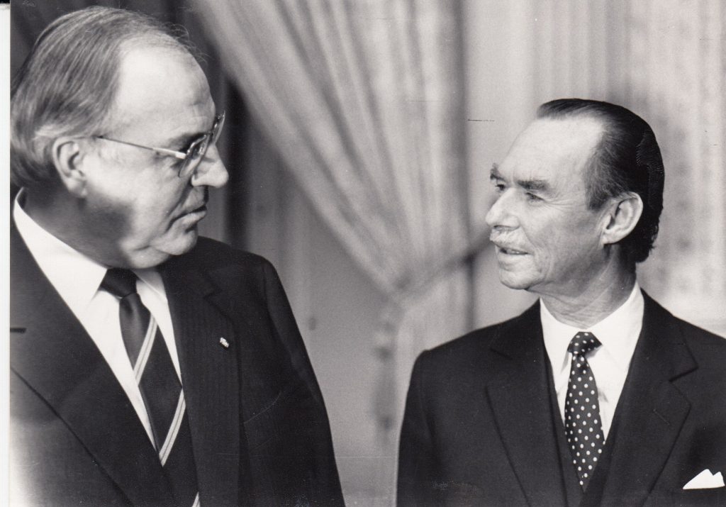 Helmut Kohl était devenu le 6e chancelier allemand le 1er octobre 1982. Sur cette photo, sa première visite d'Etat au Luxembourg, le 5 novembre 1982, en compagnie du Grand-Duc Jean. (photo archives Editpress)