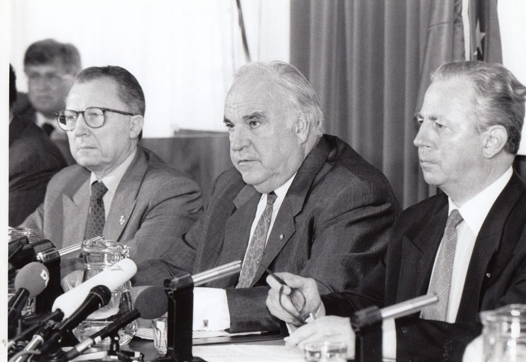 Helmut Kohl ici aux côtés du Français Jacques Delors et du Luxembourgeois Jacques Santer. (photo archives Editpress)