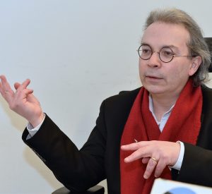 Selon Louis Chauvel, professeur à l'Uni, le monde du travail n'est pas le lieu d'une liberté totale, mais il peut permettre l'épanouissement de soi. 