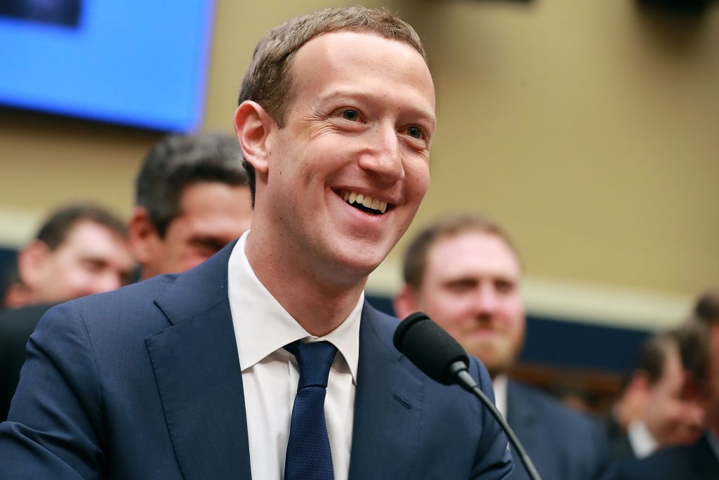 Le fondateur de Facebook Mark Zuckerberg (photo) est dans la tourmente avec l'affaire Cambridge Analytica. Malgré ses excuses, le site accuse le coup et perd de nombreux utilisateurs. (Photo : AFP)