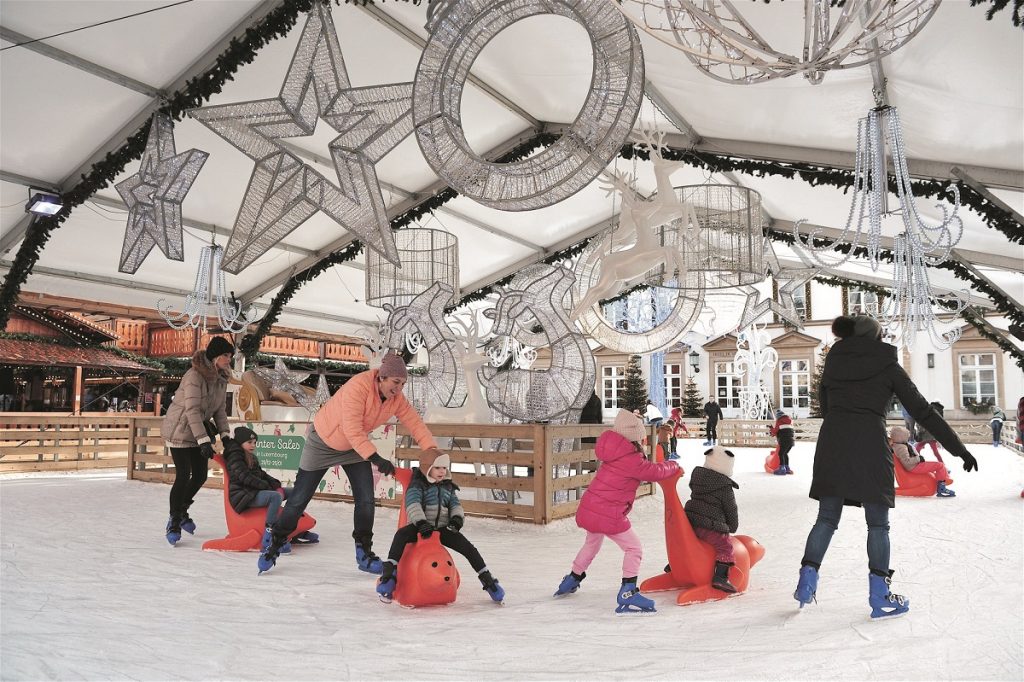 Knuedler on Ice ? Les grands s'amusent aussi bien que les petits... (Photo : Julien Garroy).