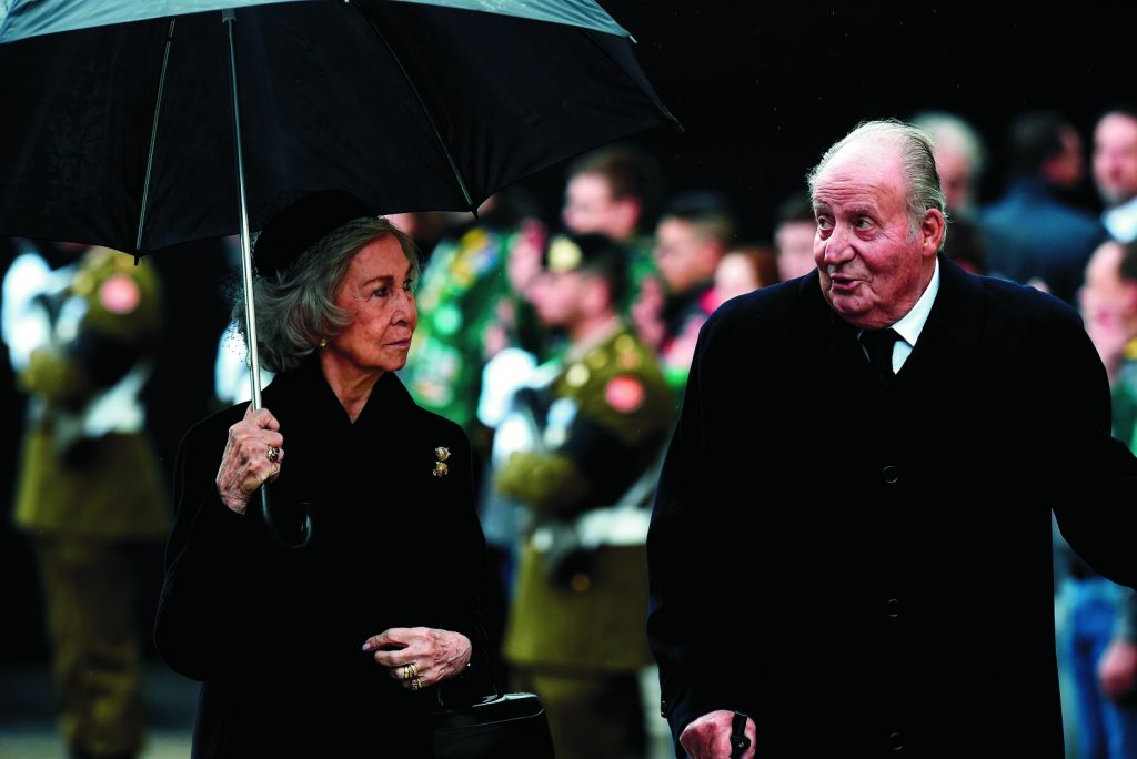 Queen Sofia of Spain (L) and Spain´s former King Juan Carlos I (R) arrive for the funeral ceremony of Jean d'Aviano, Grand Duke of Luxembourg, on May 4, 2019, in Luxembourg City. - The Grand Duke of Luxembourg died on April 23, 2019 aged 98. (Photo by JOHN THYS / Belga / AFP) / Belgium OUT