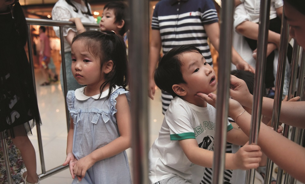 Les jumeaux stars des défilés, Yumi et Yuki Xiao. (photos AFP)