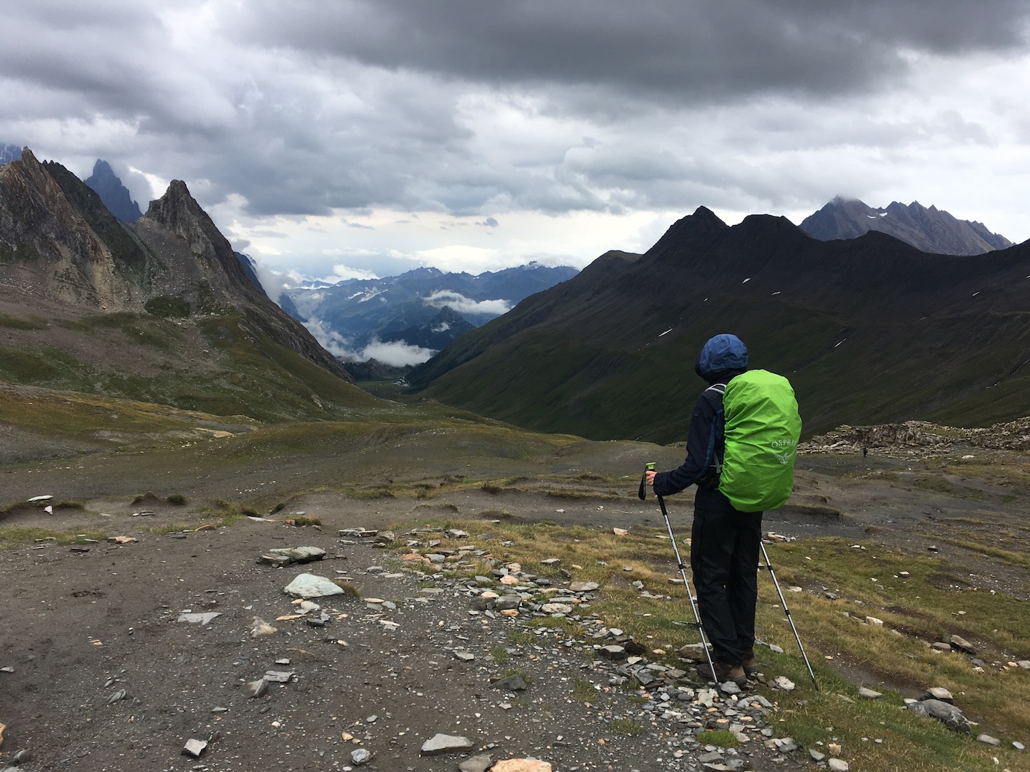 Col de la Seigne : dernier regard vers l'Italie (Photo : Fabienne Armborst)