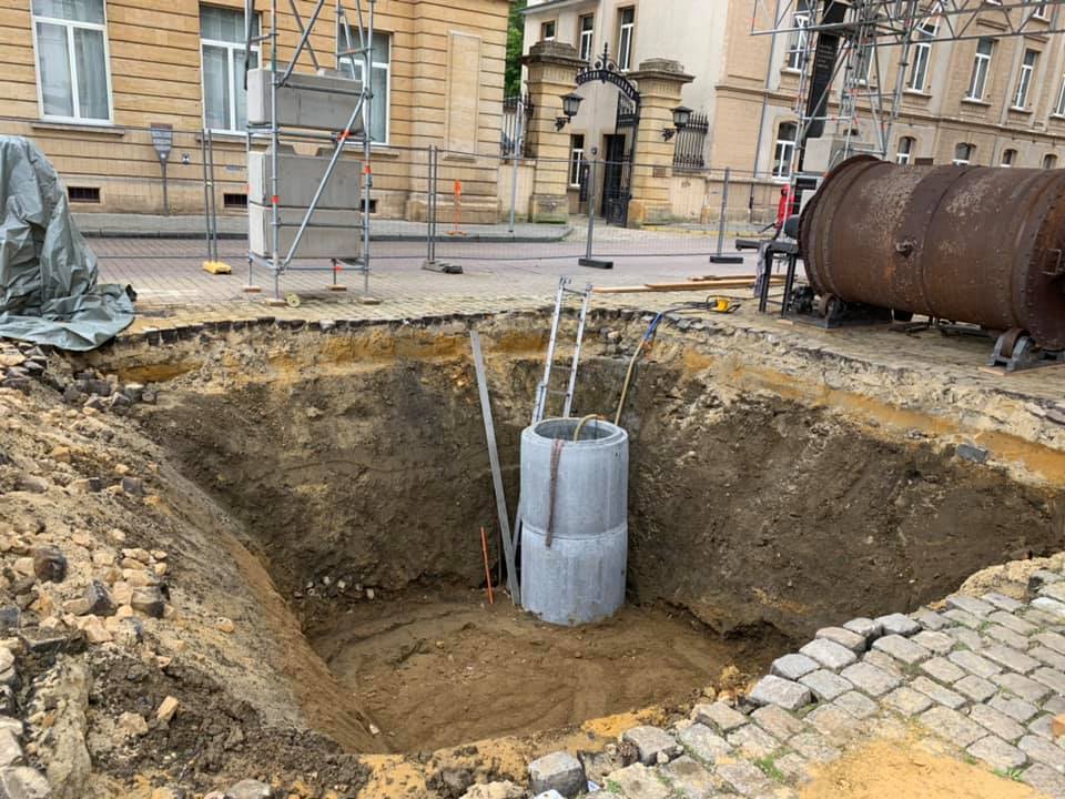 Le trou de trois mètres sur quatre va permettre de réaliser l'opération (Photo : office tourisme Arlon).