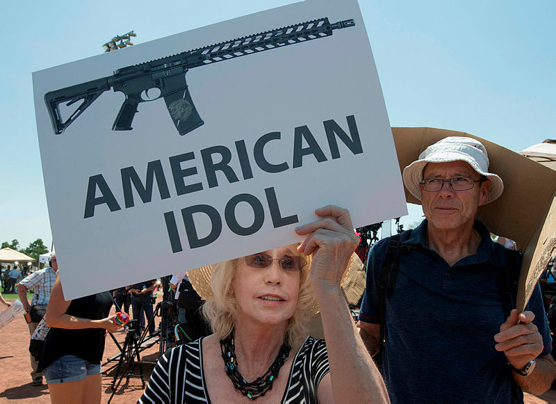 Des manifestants anti-armes suite à la tuerie d'El Paso (Photo : AFP).