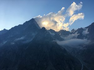 Le versant sud des Grandes Jorasses au coucher du soleil (Photo : Fabienne Armborst).