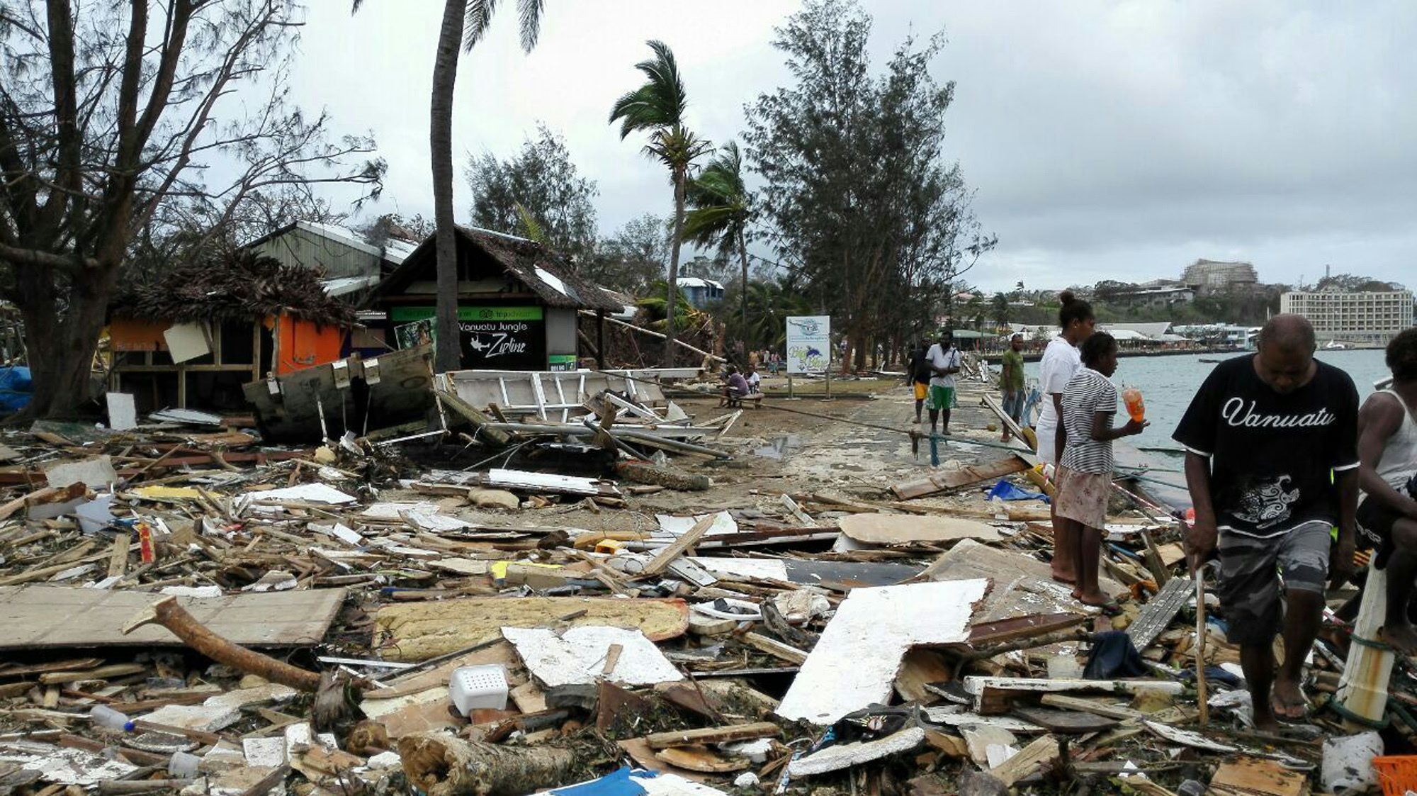 Le Vanuatu dévasté par le cyclone Pam (Vidéo)