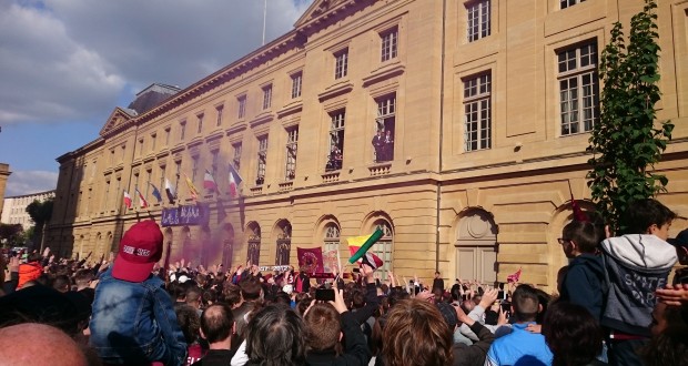 Fc Metz Les Supporters Fêtent La Montée Avec Les Joueurs