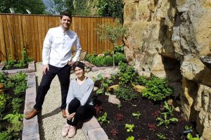 Julien et Camille Lucas misent sur la cuisine végétale. Alors forcément, ils cultivent leur propre potager sur l’une des terrasses de leur restaurant, et privilégient les circuits courts. (Photo : RL /Ludovic Behrlé)