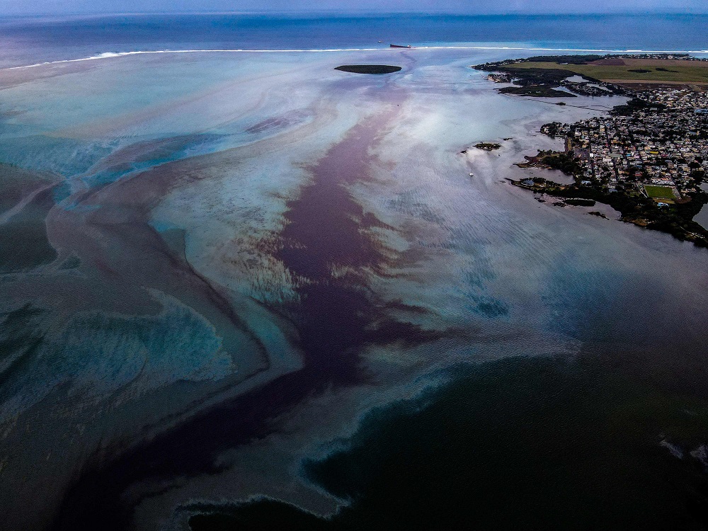 MAURITIUS-ENVIRONMENT-DISASTER-OIL