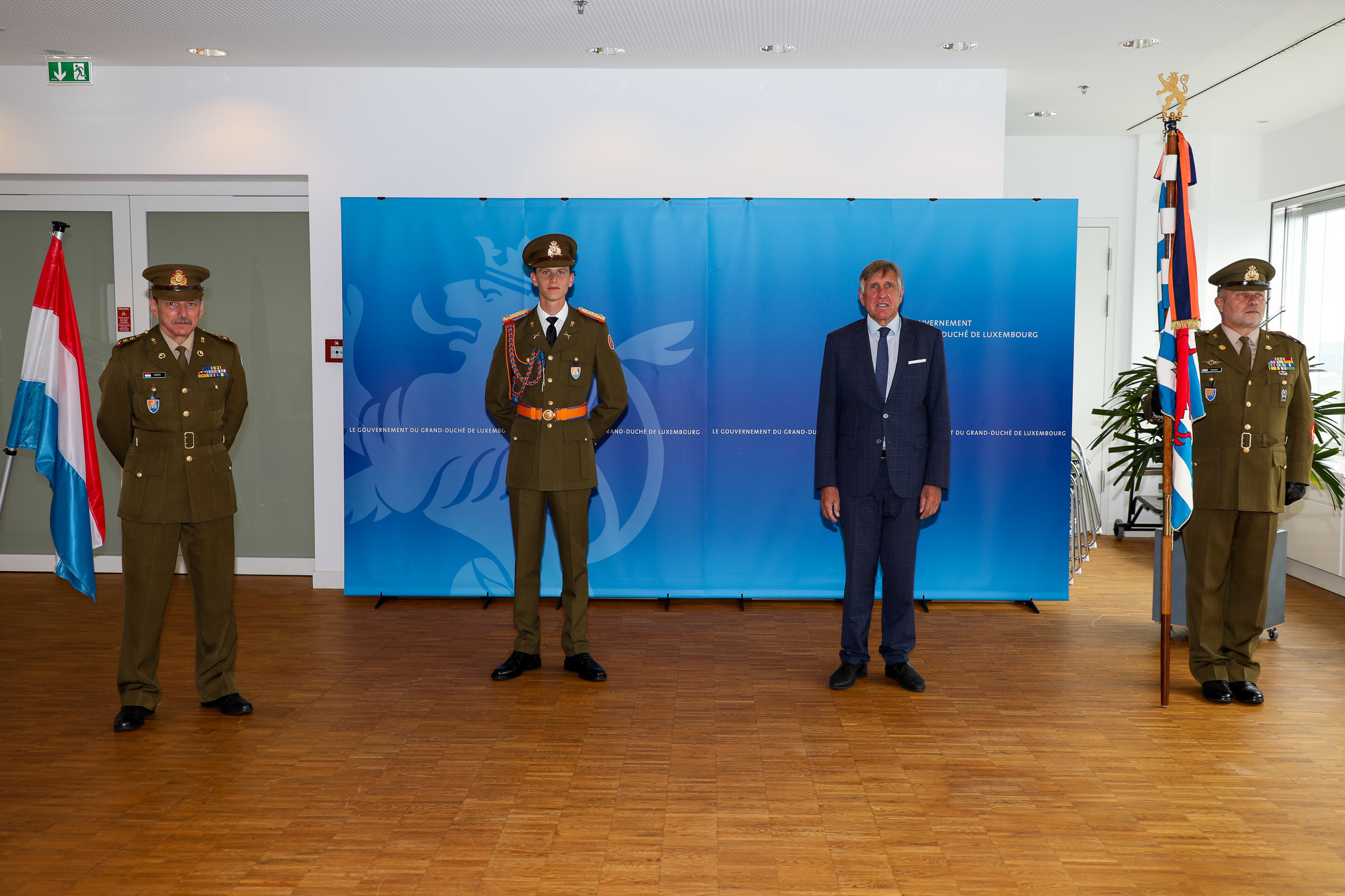 (De g. à dr.) Le colonel Yvon Kries, officier représentant de l’état-major de l’armée, le prince Paul-Louis de Nassau et François Bausch, ministre de la Défense (Photo : EMA).