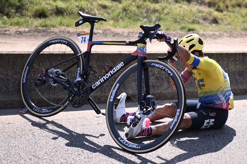 Sergio Higuita a quitté le Tour de France suite à sa deuxième chute dans la 15e étape (Photo : AFP).