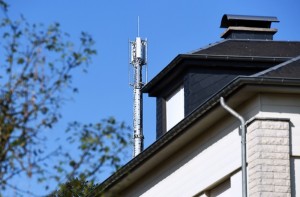 L'antenne-relais installée pendant l'été 2019 à Soleuvre n'est pas encore en service, mais elle donne déjà des frissons à plusieurs riverains de la rue Aessen. (Photo : archives LQ/Isabella Finzi)