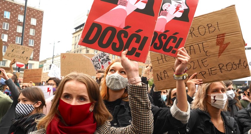 Manifestations en Pologne contre l'entrée en vigueur de la  quasi-interdiction de l'avortement