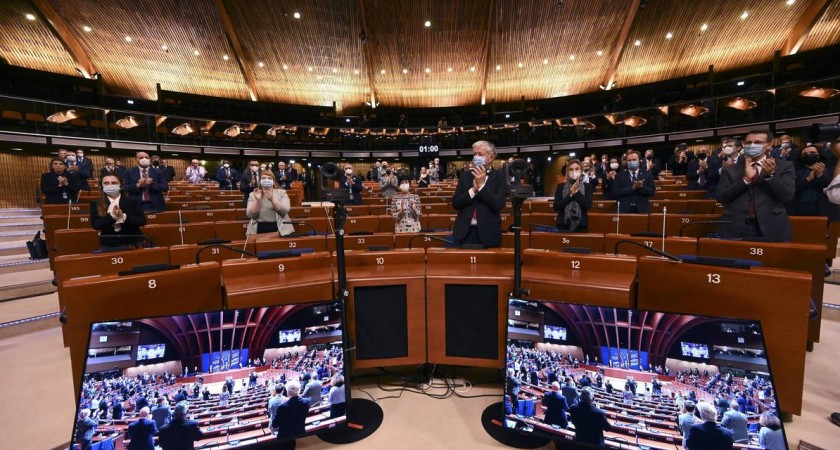 Guerre en Ukraine. Le drapeau russe descendu de son mât au Conseil de  l'Europe