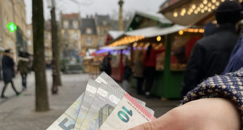 Nancy. Vin chaud à 5 €, sangria à 8 €… Pourquoi les prix du marché de Noël  sont-ils si élevés ?