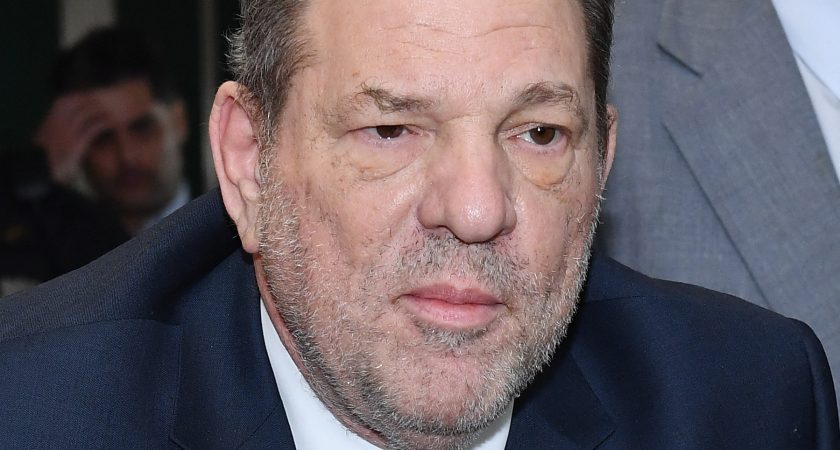 Une des condamnations d’Harvey Weinstein pour viol annulée