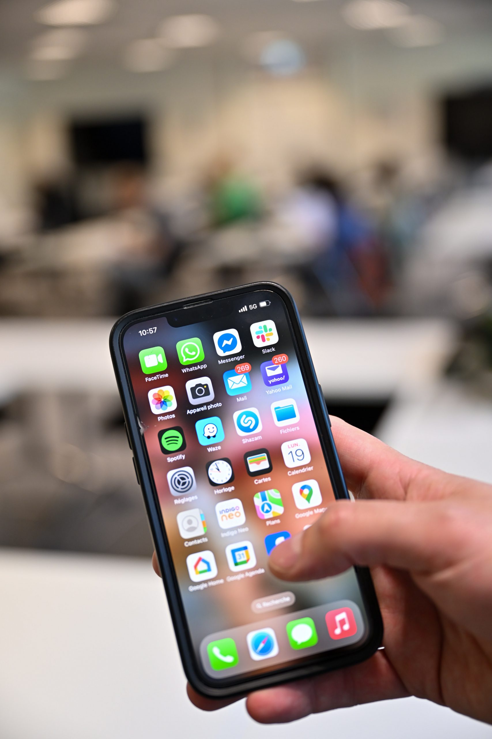 EU moves to limit under-15s' access to social media and AI assistants
