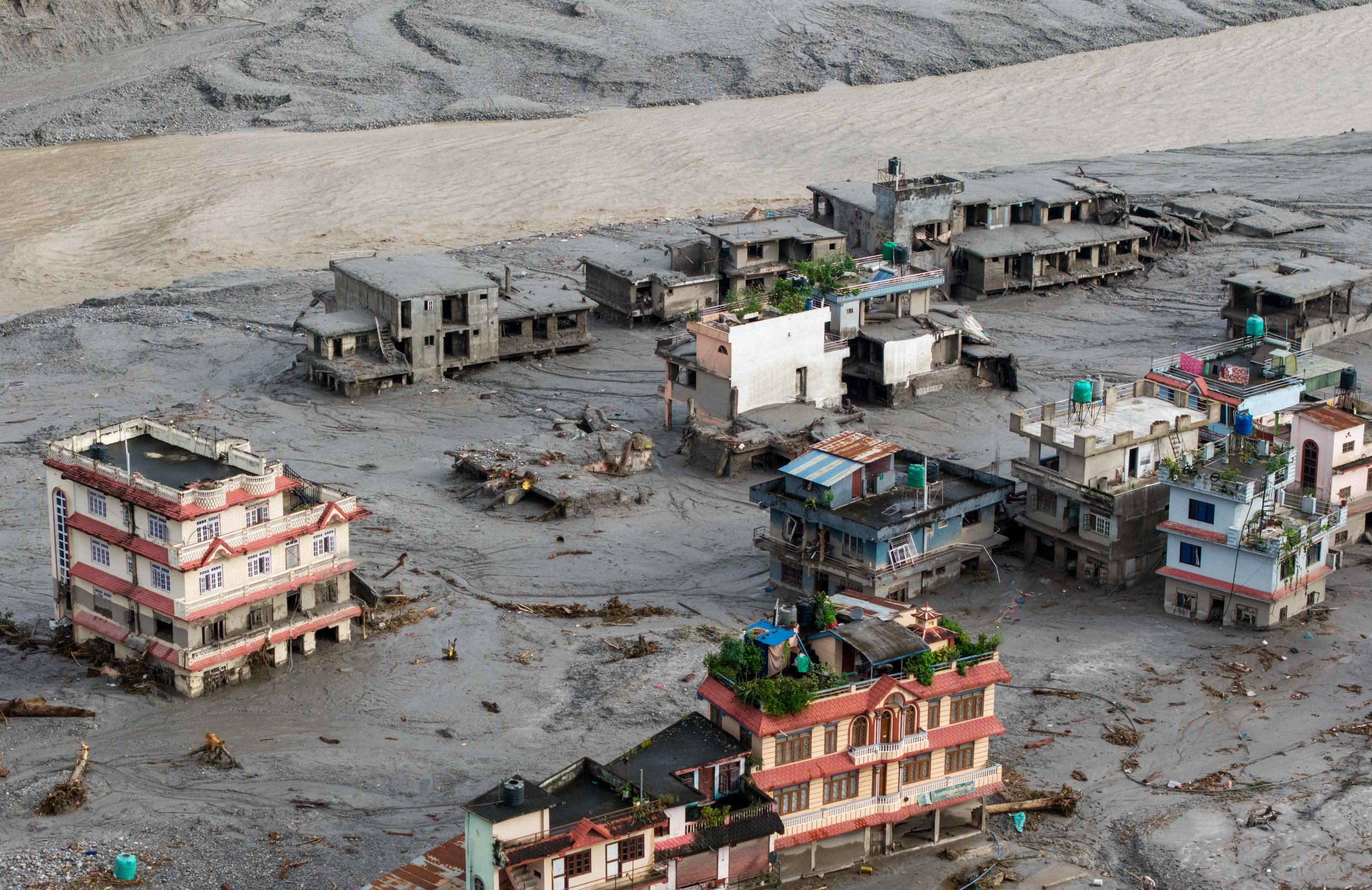 crue-d-vastatrice-au-n-pal-et-au-tibet-au-moins-165-morts-plus-d-un