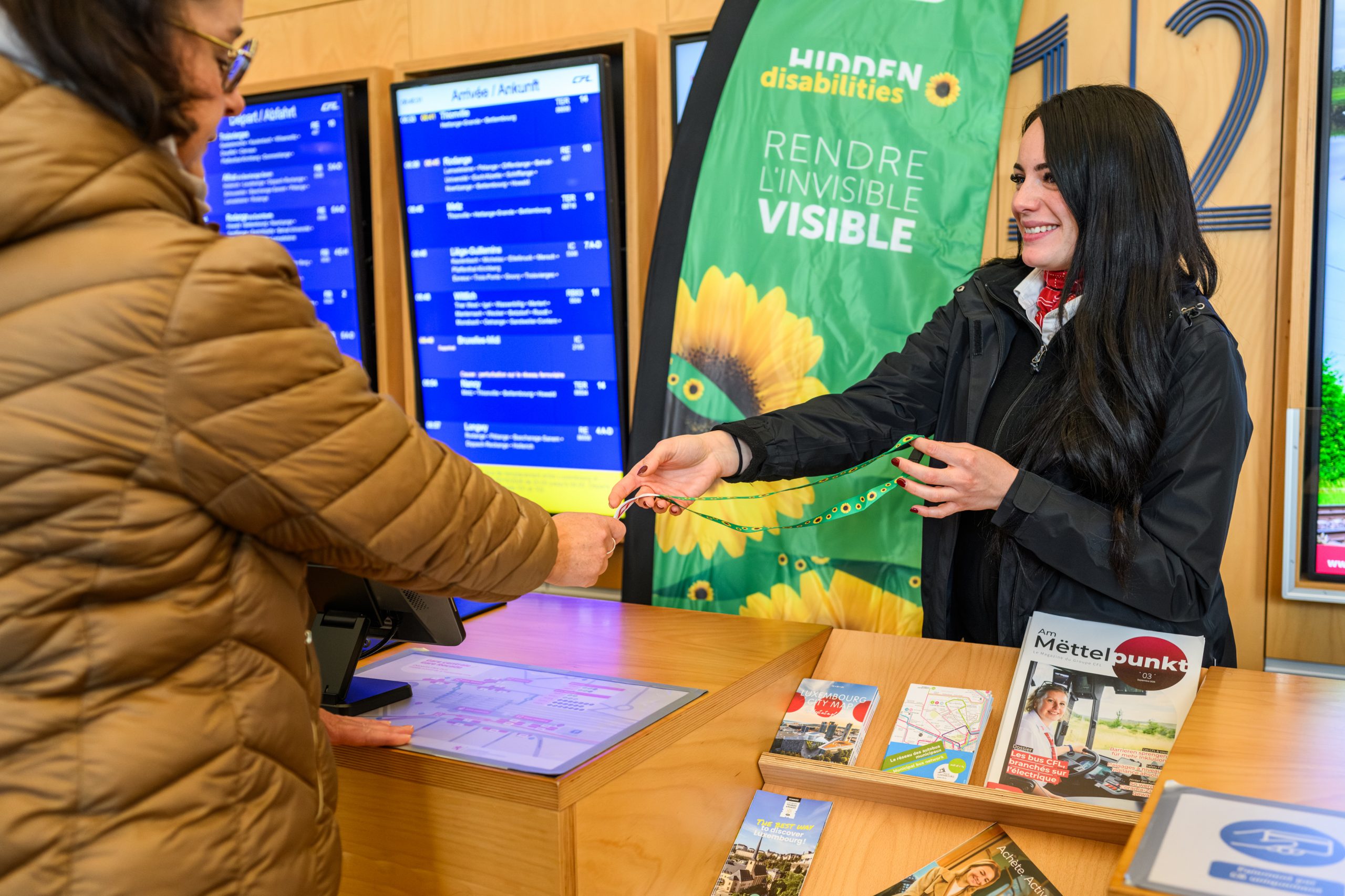 Handicaps invisibles : un tournesol pour signaler un besoin d'aide dans ...